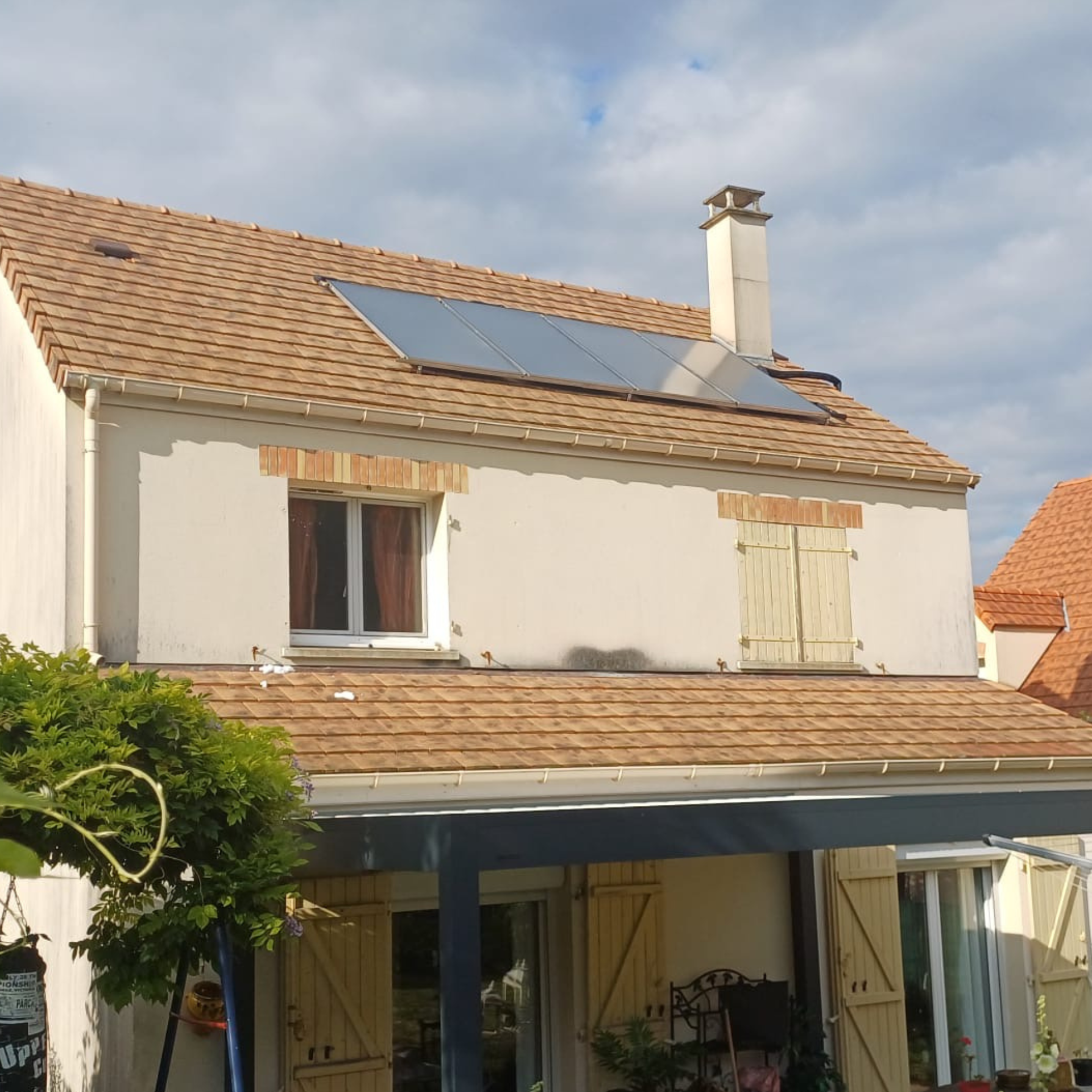 Capteurs solaires sur une toiture