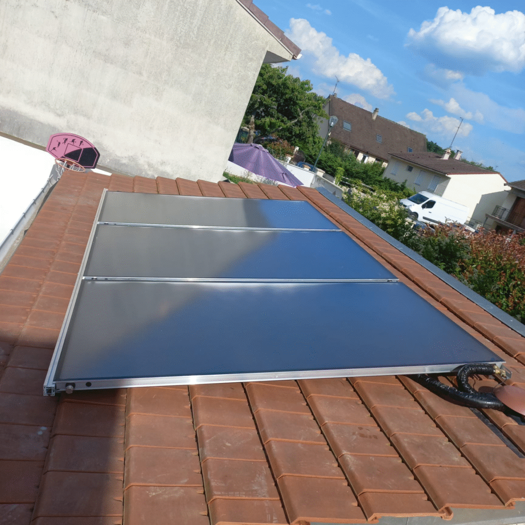 Capteurs solaires sur une toiture