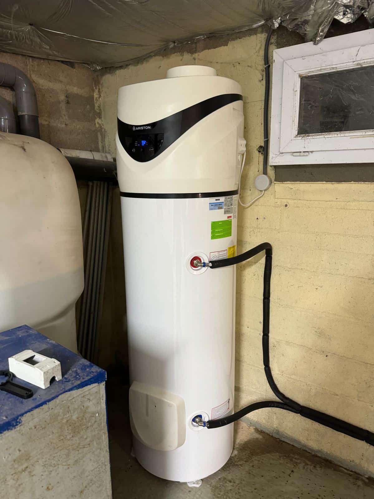 Chauffe-eau thermodynamique Ariston — vue de face