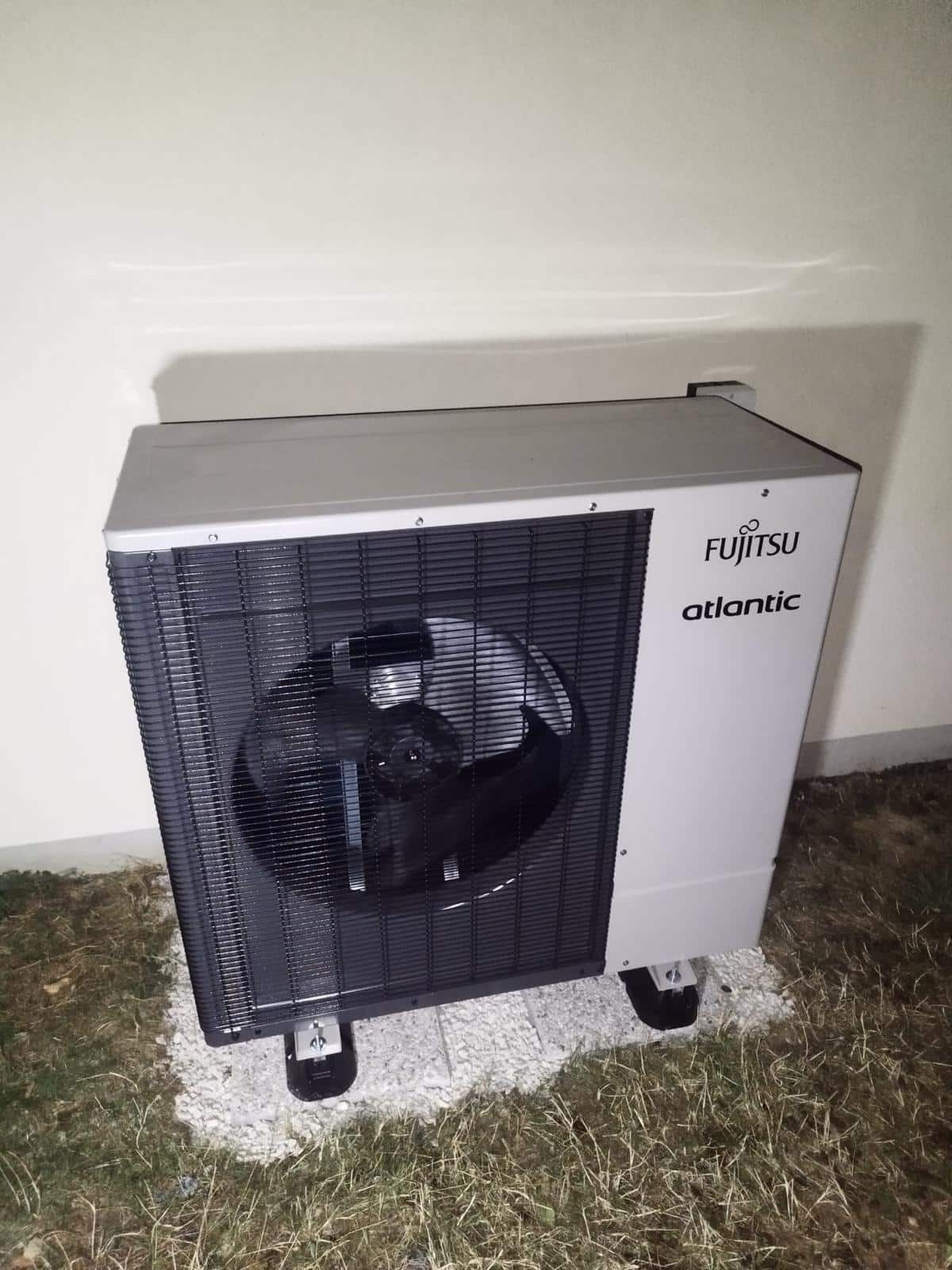 PAC air/eau Fujitsu Atlantic — vue de face
