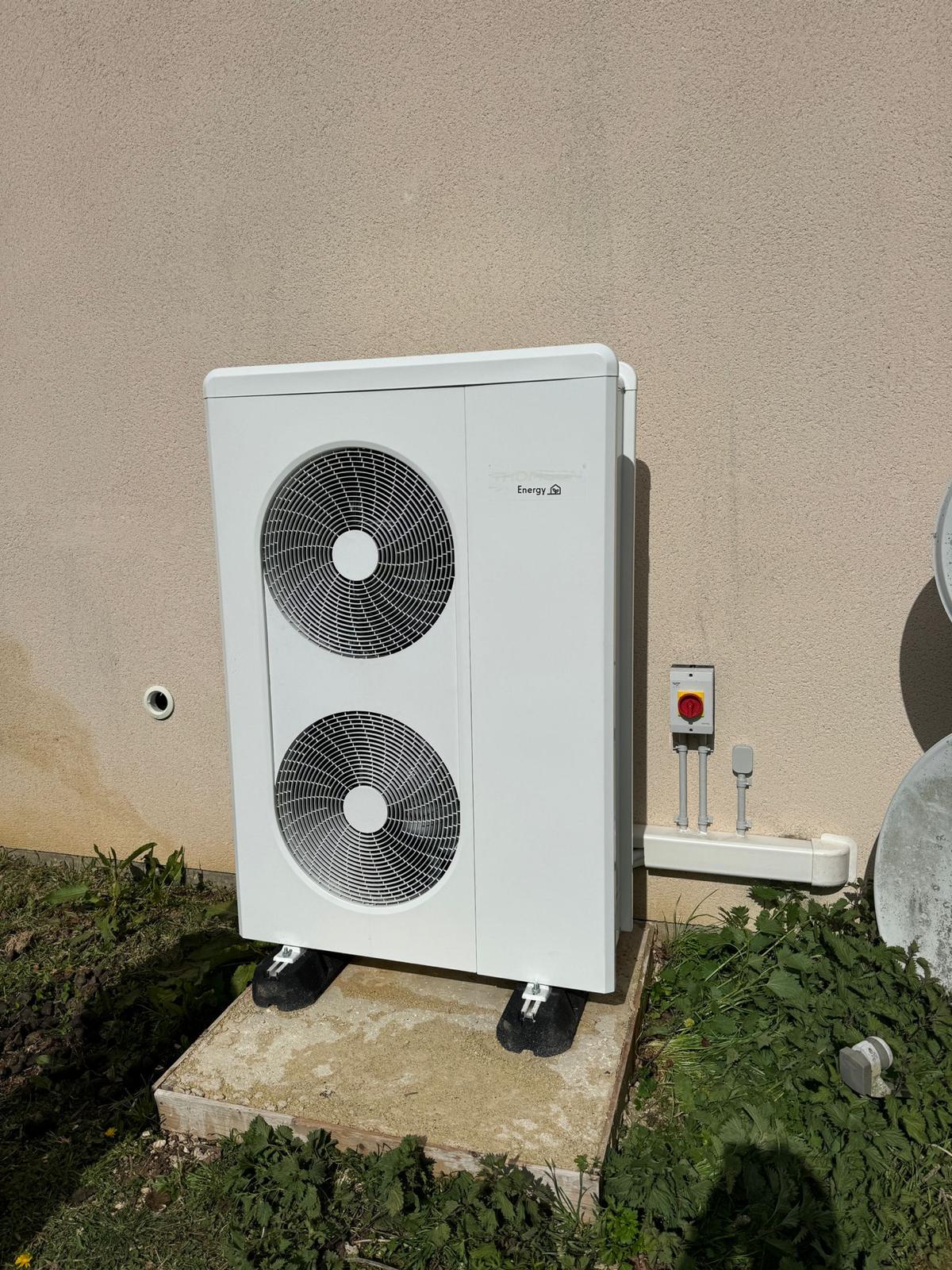 PAC air/eau Toshiba Energy — installation sur socle béton