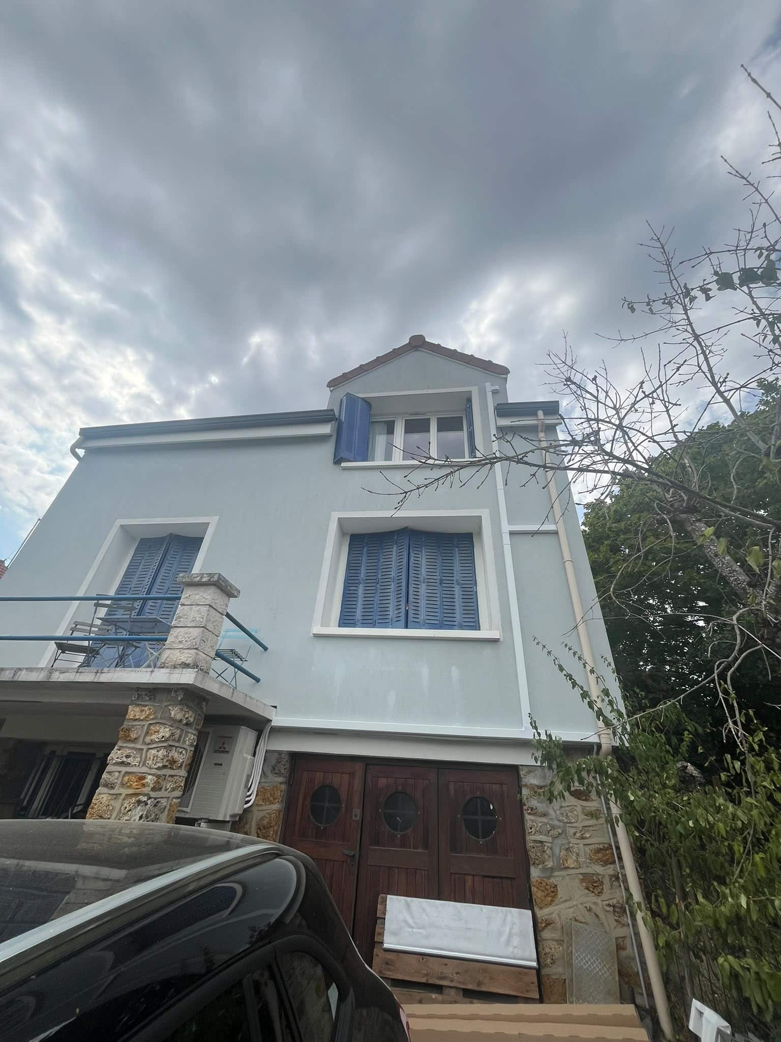 Façade — vue trois-quarts après travaux